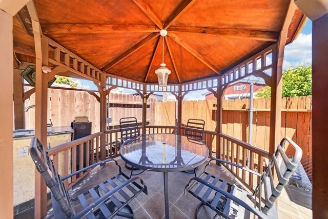 7560 Lemarsh Way, Sacramento, CA 95822