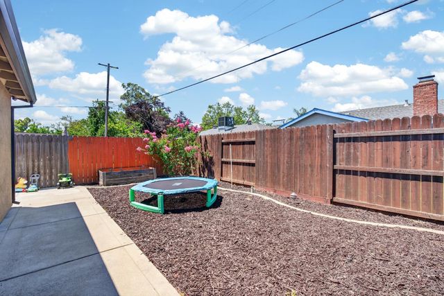 7560 Lemarsh Way, Sacramento, CA 95822