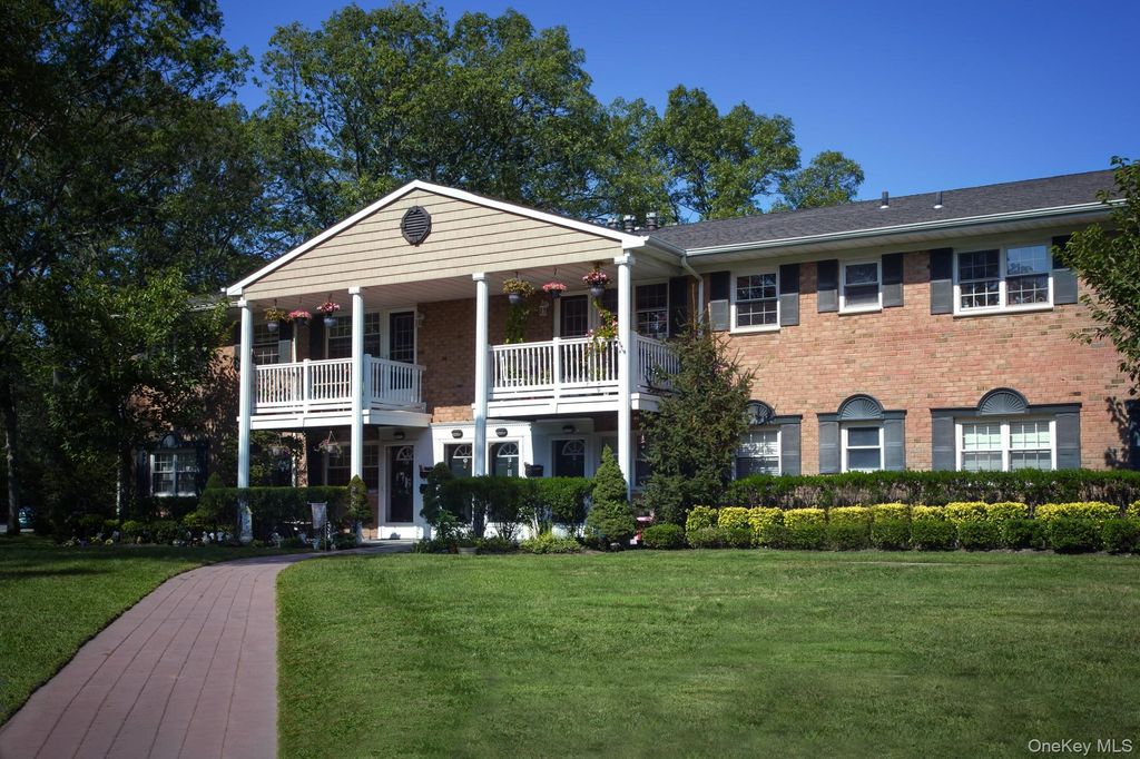 111 College Road 09-L, Selden, NY 11784