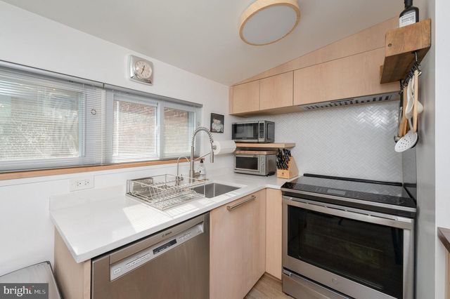 110 W ORANGE ST, Lancaster, PA 17603