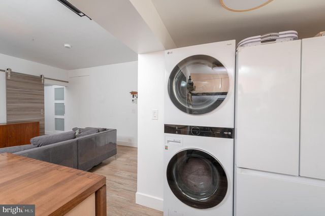110 W ORANGE ST, Lancaster, PA 17603
