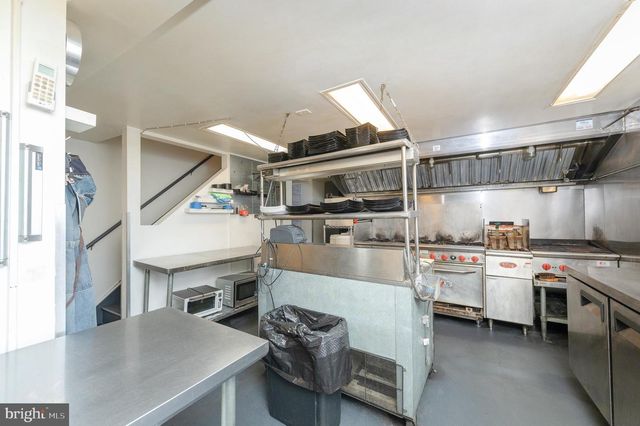 110 W ORANGE ST, Lancaster, PA 17603