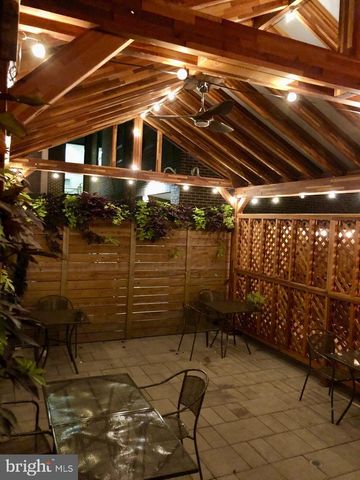 110 W ORANGE ST, Lancaster, PA 17603