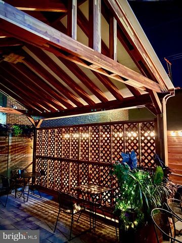110 W ORANGE ST, Lancaster, PA 17603