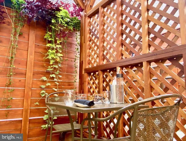 110 W ORANGE ST, Lancaster, PA 17603