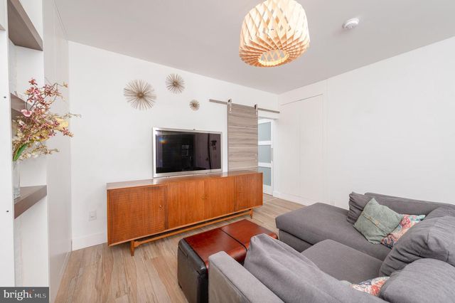 110 W ORANGE ST, Lancaster, PA 17603