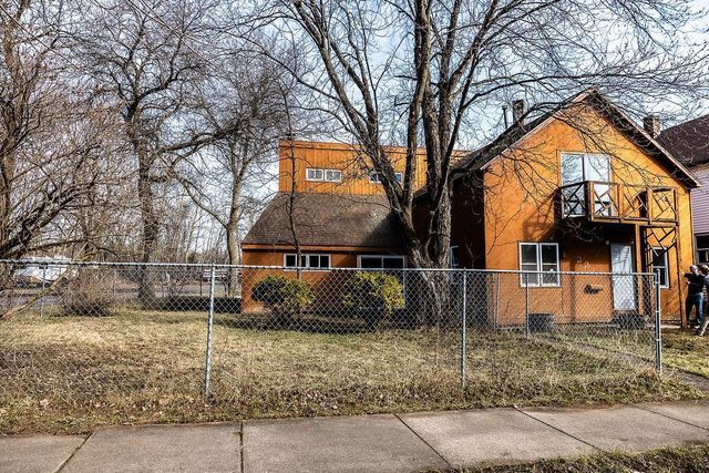 221 W Howard Street, Hibbing, MN 55746