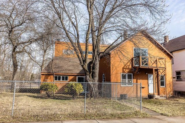 221 W Howard Street, Hibbing, MN 55746