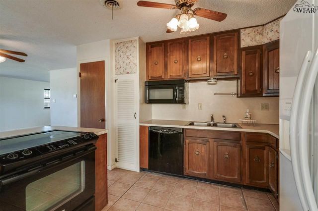 125 JAMES DRIVE, Iowa Park, TX 76367
