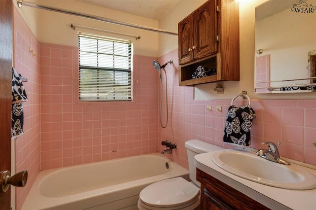125 JAMES DRIVE, Iowa Park, TX 76367