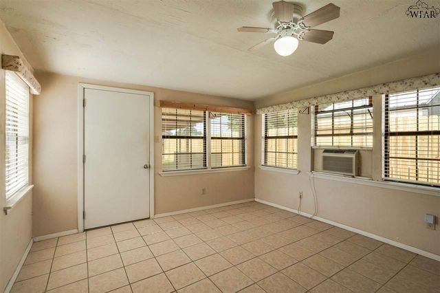 125 JAMES DRIVE, Iowa Park, TX 76367