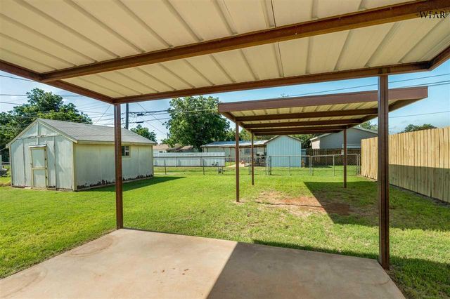 125 JAMES DRIVE, Iowa Park, TX 76367