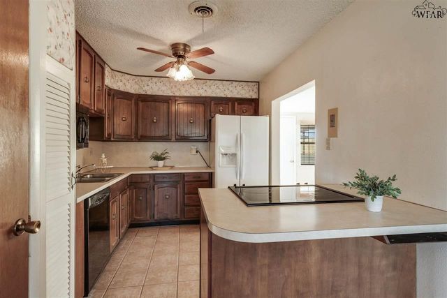 125 JAMES DRIVE, Iowa Park, TX 76367