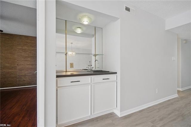 3200 Lynnhaven Dr Apt 202, Virginia Beach, VA 23451