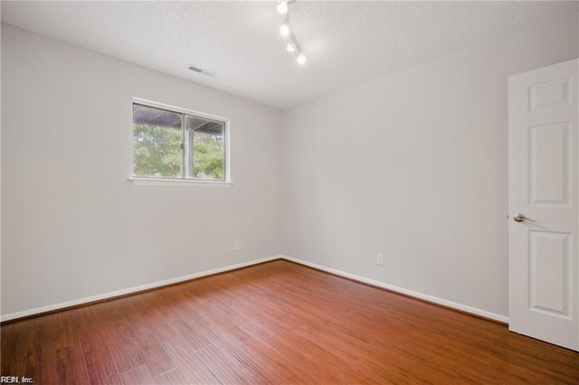 3200 Lynnhaven Dr Apt 202, Virginia Beach, VA 23451