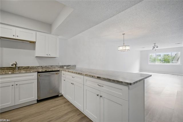 3200 Lynnhaven Dr Apt 202, Virginia Beach, VA 23451