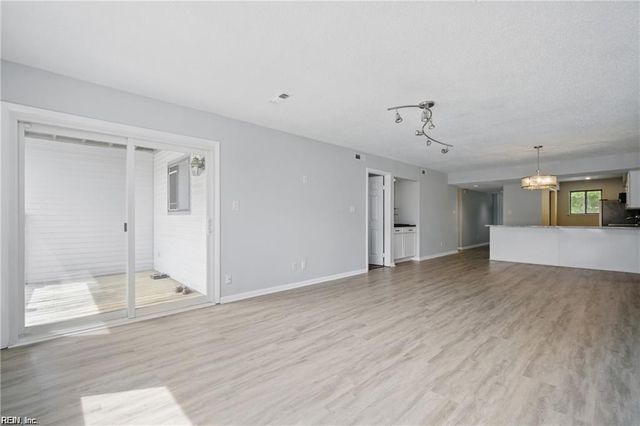 3200 Lynnhaven Dr Apt 202, Virginia Beach, VA 23451