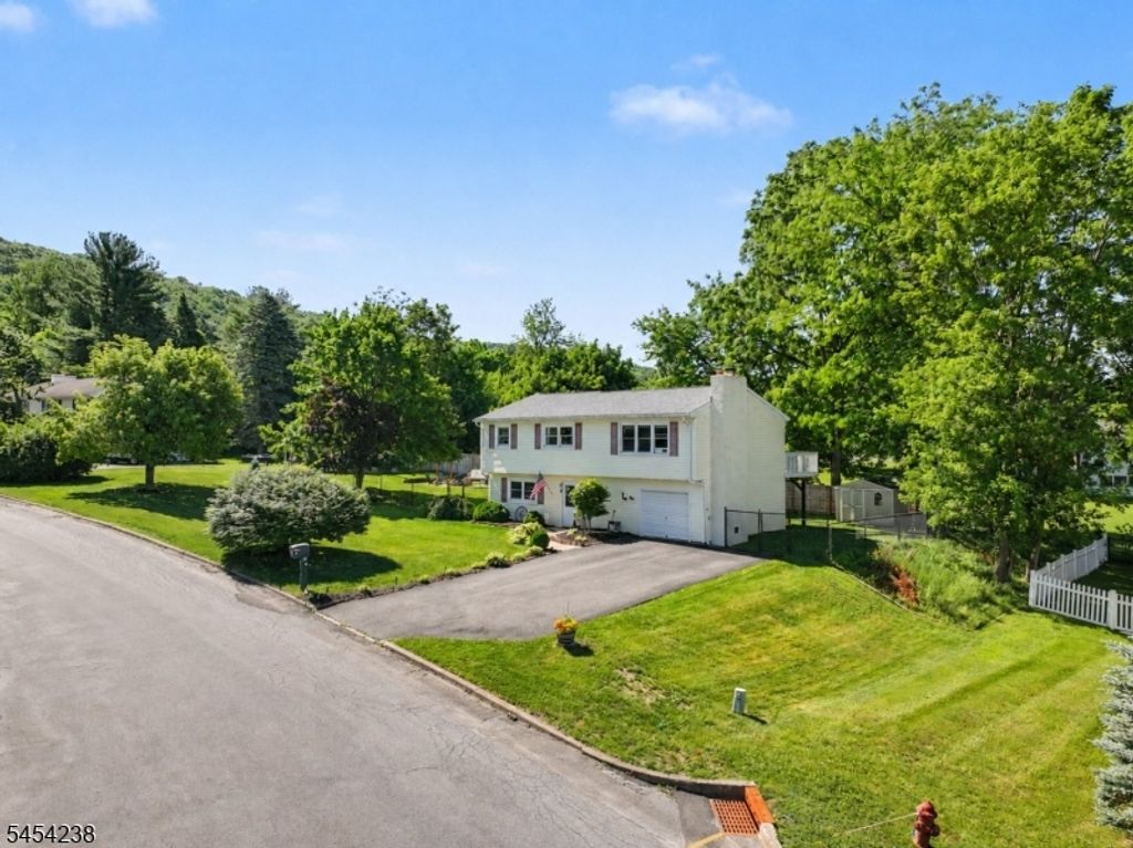14 Bettino Dr, Ogdensburg Boro, NJ 07439 — exterior