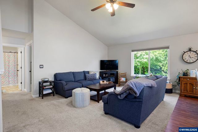 495 Lavender St, Silverton, OR 97381