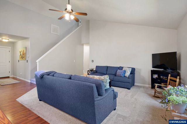 495 Lavender St, Silverton, OR 97381