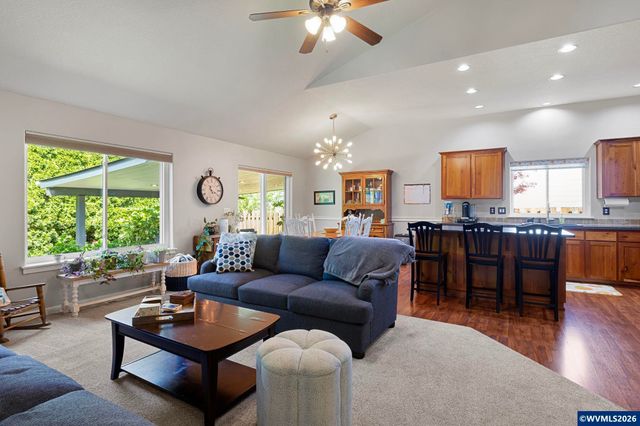 495 Lavender St, Silverton, OR 97381
