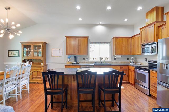 495 Lavender St, Silverton, OR 97381