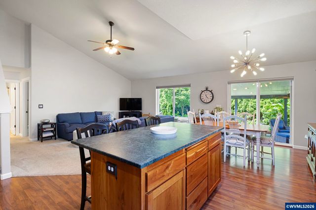 495 Lavender St, Silverton, OR 97381