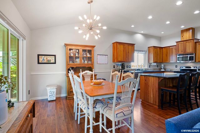 495 Lavender St, Silverton, OR 97381