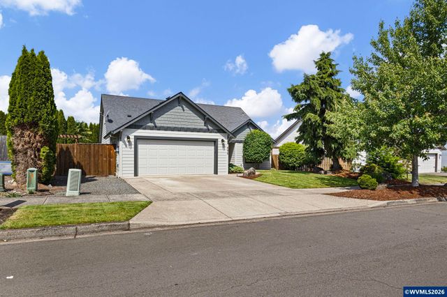 495 Lavender St, Silverton, OR 97381