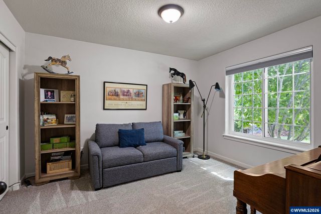 495 Lavender St, Silverton, OR 97381