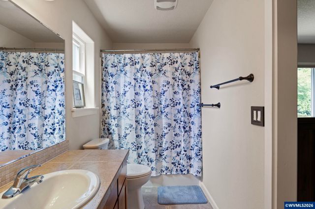 495 Lavender St, Silverton, OR 97381