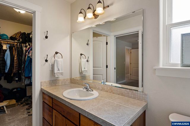 495 Lavender St, Silverton, OR 97381