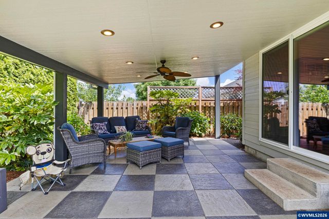 495 Lavender St, Silverton, OR 97381