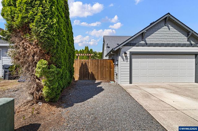 495 Lavender St, Silverton, OR 97381