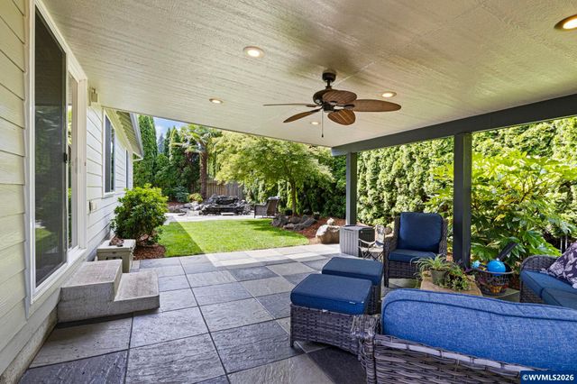 495 Lavender St, Silverton, OR 97381