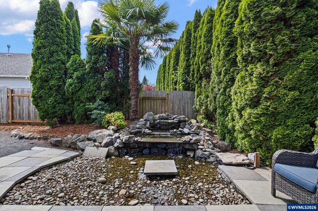 495 Lavender St, Silverton, OR 97381