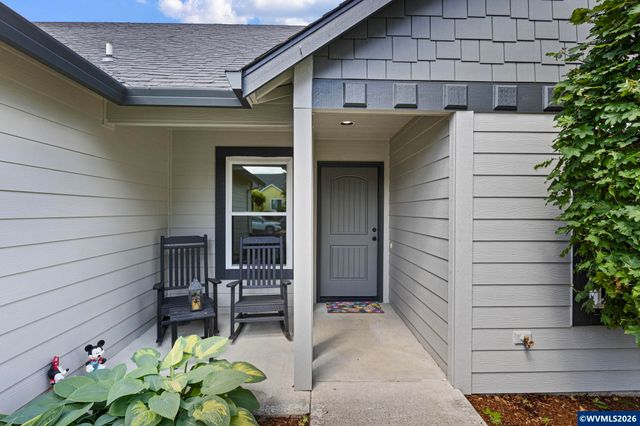 495 Lavender St, Silverton, OR 97381
