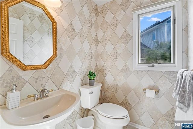 25 Knutsen Drive 216, West Orange, NJ 07052
