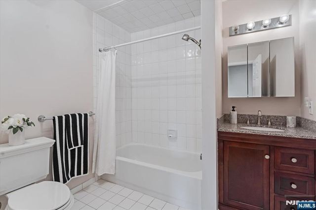 25 Knutsen Drive 216, West Orange, NJ 07052