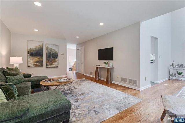 25 Knutsen Drive 216, West Orange, NJ 07052