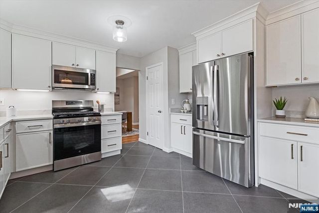 25 Knutsen Drive 216, West Orange, NJ 07052