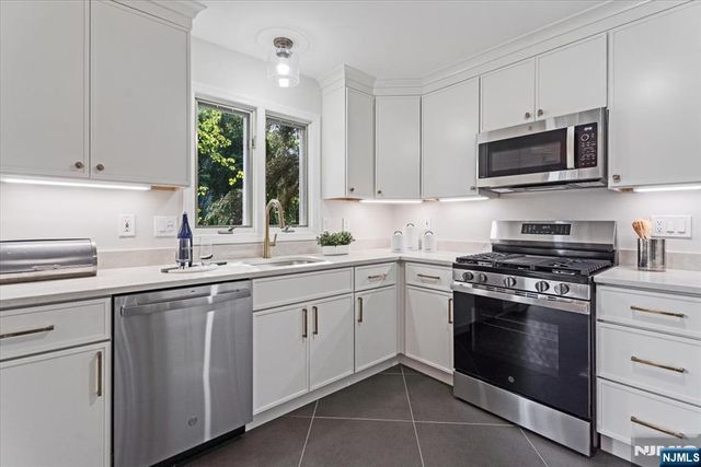 25 Knutsen Drive 216, West Orange, NJ 07052