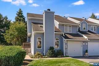 25 Knutsen Drive 216, West Orange, NJ 07052
