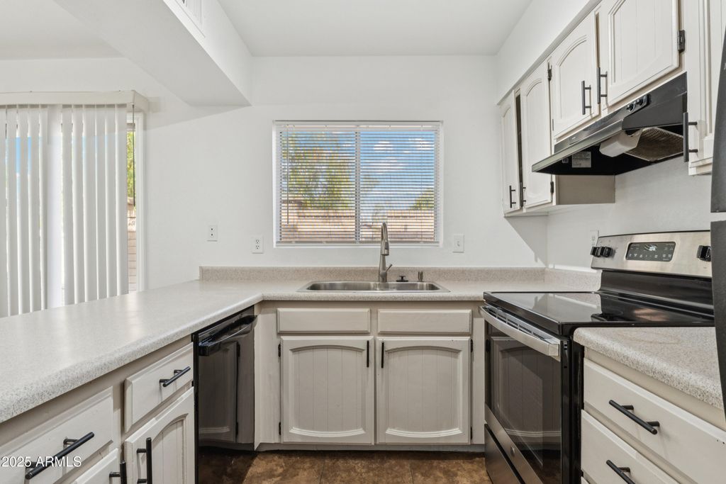Image 2 of property listing at 3403 S Hardy Drive, Tempe, AZ 85282