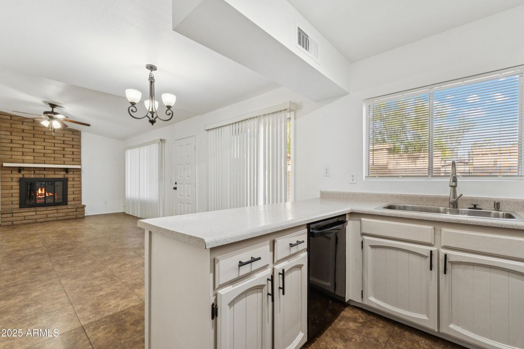 Image 3 of property listing at 3403 S Hardy Drive, Tempe, AZ 85282