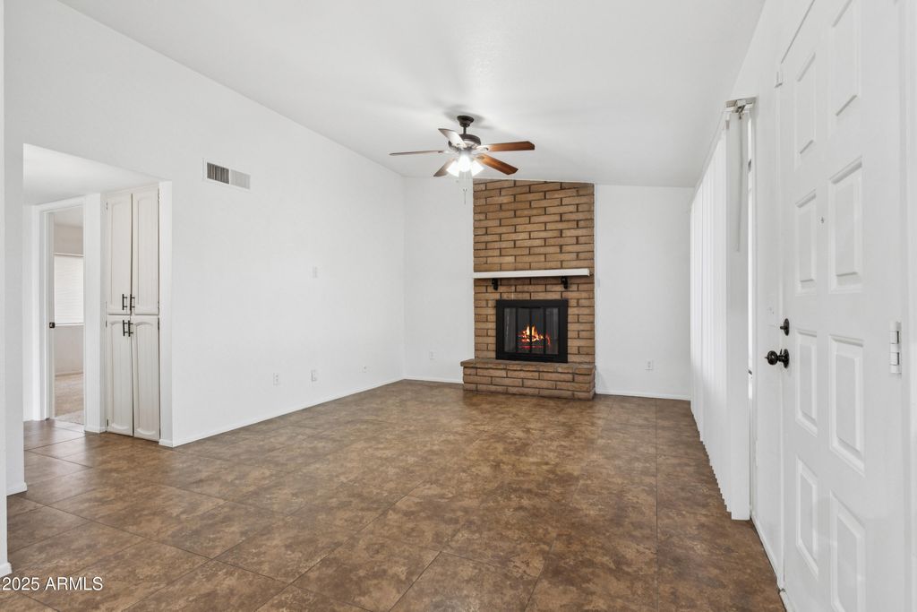 Image 5 of property listing at 3403 S Hardy Drive, Tempe, AZ 85282