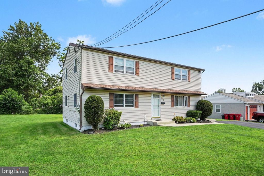 215 MAPLE ST, WARMINSTER, PA 18974 — photo 3