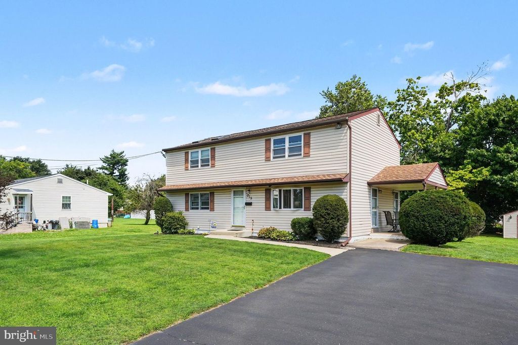 215 MAPLE ST, WARMINSTER, PA 18974 — photo 4
