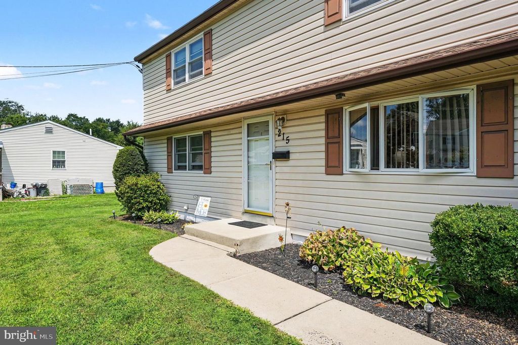 215 MAPLE ST, WARMINSTER, PA 18974 — photo 5