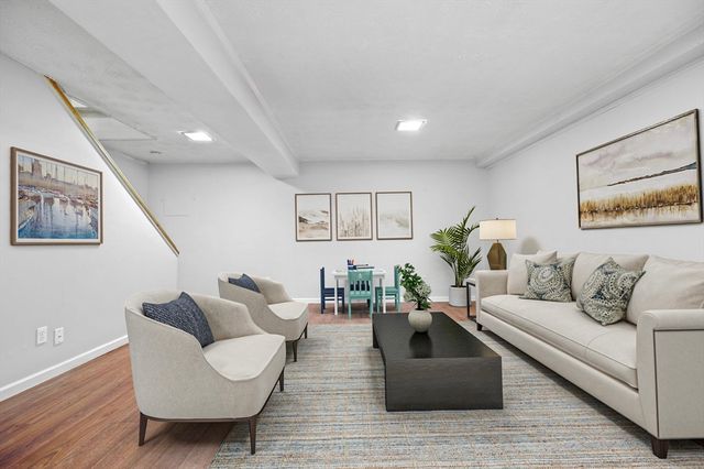 1 Charles St N, Reading, MA 01867